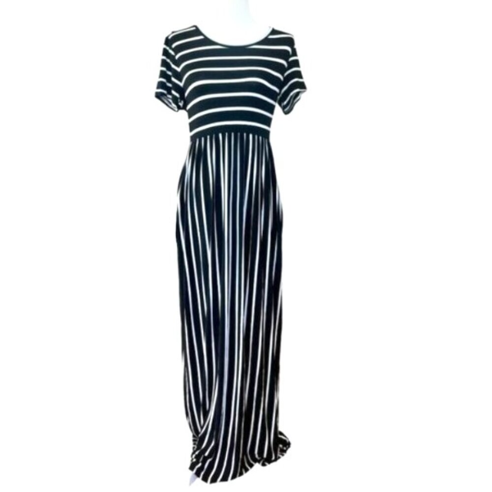 NWT EUOVMY XLT Striped Stretch Short Sleeved  Maxi Dress Tall in Black White